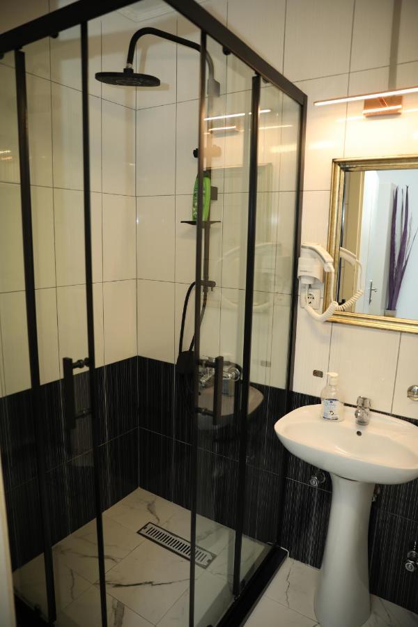 Hotel Cleon Prizren Esterno foto
